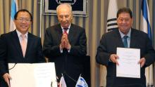 A signing ceremony of a memorandum of understandings between Israel and South Korea in the presence of President Shimon Peres (center) and the Minister of Industry, Trade and Labor Binyamin Ben Eliezer (right) at the President's Residence in Jerusalem.