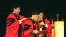 P.M. YITZHAK SHAMIR RECEIVING AN HONORARY DOCTORATE AT BOSTON UNIVERSITY. (photo credit: SA'AR YA'ACOV לע"מ) P.M. YITZHAK SHAMIR RECEIVING AN HONORARY DOCTORATE AT BOSTON UNIVERSITY.