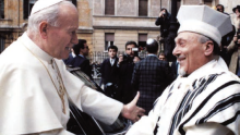 Pope St. John Paul pay his respects to the community of Rome’s imposing Victorian Synagogue, believed to be home to the oldest Jewish community in the West. (photo credit: unknown) Pope St. John Paul Rabbi Elio Toaff