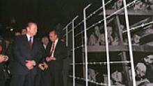 PRESIDENT OF UKRAINE VISITING ISRAEL (photo credit: OHAYON AVI GPO OF THE STATE OF ISRAEL) LEONID KUCHMA VISITING THE YAD VASHEM HOLOCAUST MUSEUM IN JERUSALEM.