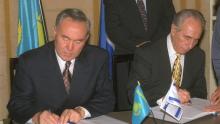P.M. SHIMON PERES AND KAZAKSTAN PRES. NURSULTAN NAZERBAEV SIGN COOPERATION AGREEMENTS BETWEEN THEIR COUNTRIES DURING THE LATTER'S VISIT TO ISRAEL