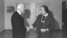 Il Ministro degli Esteri italiano Giuseppe Medici incontra il Primo Ministro israeliano Golda Meir durante la sua visita in Israele