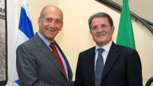 Il Presidente del Consiglio Romano Prodi incontra il Primo Ministro israeliano Ehud Olmert durante la sua visita in Israele