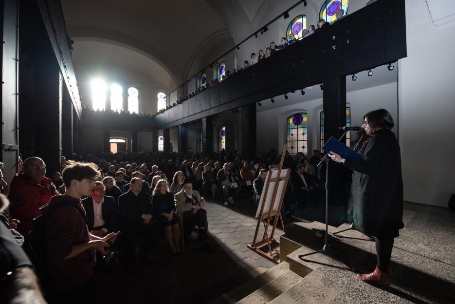 Ambassador Azari speaking to the people-filled Zatec synagogue, March 2024