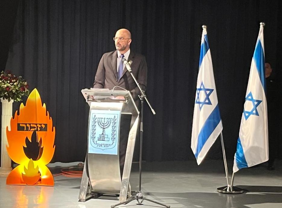 Amb at Yom HaZikaron