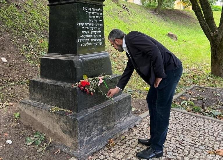 Tzevy Mirkin visiting Yama