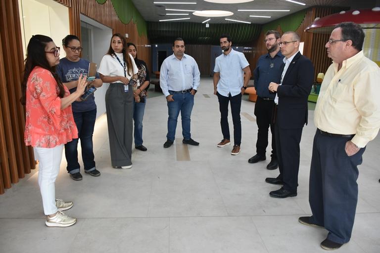 Embajador y miembros de la comunidad judía se reúnen con autoridades de Ciudad de la Salud (photo credit: Ciudad de la salud) Israel y Comunidad Judía ayuda a Ciudad de la Salud