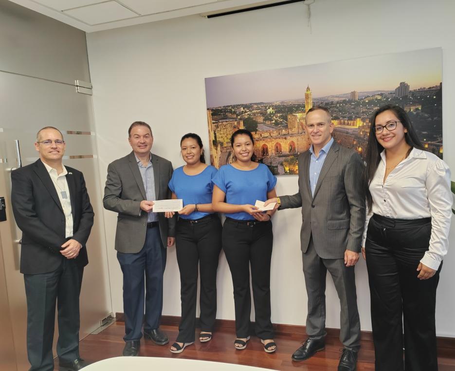 Ganadoras de Concurso Techprendedores 2024 reciben premios (photo credit: Denisse Romero ) Entrega de premios a ganadoras Techprendedores 2024