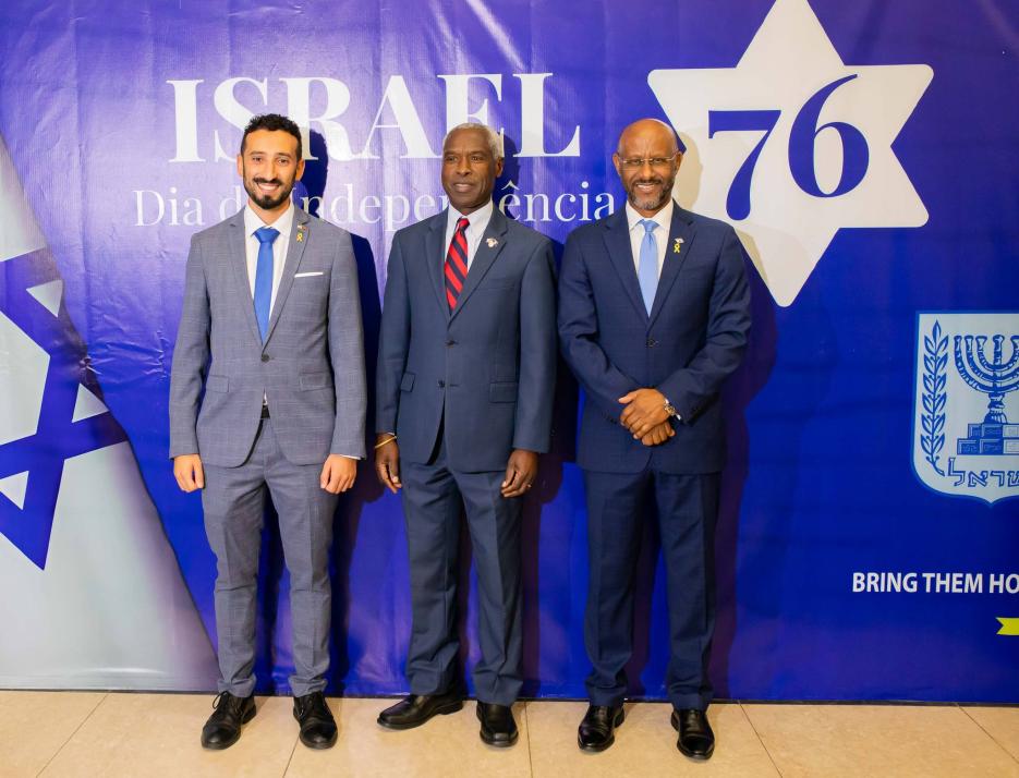 IND DAY (photo credit: Israel em angola) iND DAY