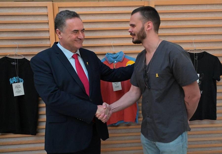 russian_fm_katz_with_freed_hostage_andrei_kozlov (photo credit: russian_fm_katz_with_freed_hostage_andrei_kozlov) russian_fm_katz_with_freed_hostage_andrei_kozlov