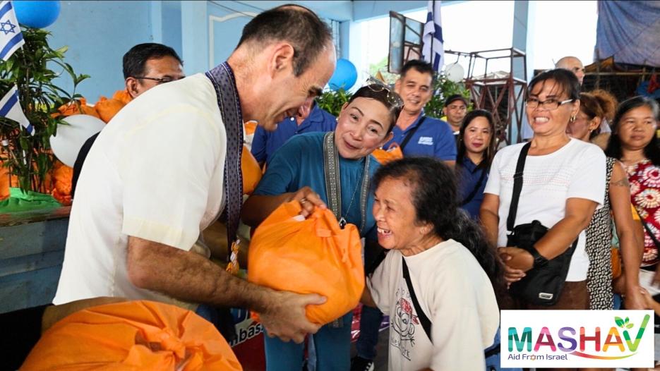 Ambassador Ilan Fluss together with Mayor Mayor Lilian Matamorosa of Lupi, Camarines Sur distributed relief packs to 250 families affected by Typhoon Kristine in Bicol. (photo credit: Embassy of Israel) Ambassador Ilan Fluss together with Mayor Mayor Lilian Matamorosa of Lupi, Camarines Sur distributed relief packs to 250 families affected by Typhoon Kristine in Bicol.