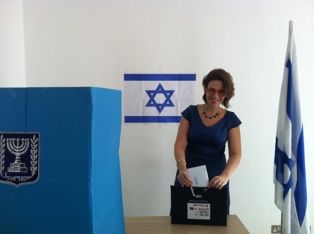 Ambassador Bar-Li casting her vote (photo credit: Accra, Ghana) Ambassador Bar-Li casting her vote