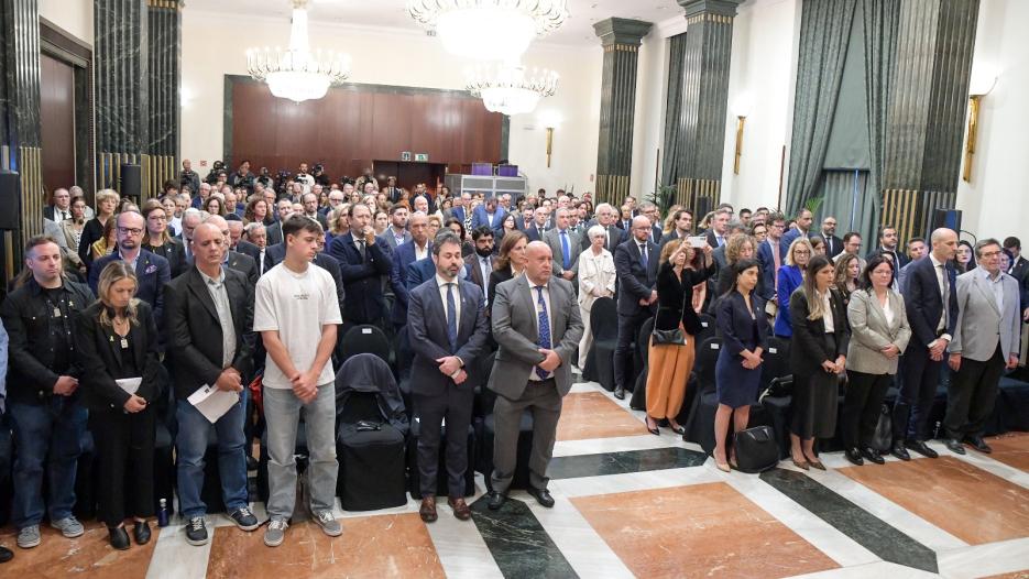 acto_7o_salon_de_pie (photo credit: acto_7o_salon_de_pie) acto_7o_salon_de_pie