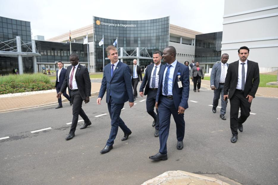 Eli Cohen on a tour at the University of Ghana Medical Centre