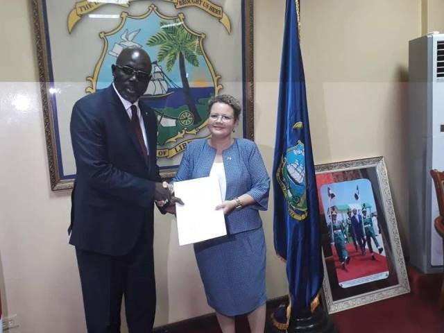 Ambassador Cooper presents credentials to President George Weah (photo credit: MFA Accra) Ambassador Cooper presents credentials to President George Weah
