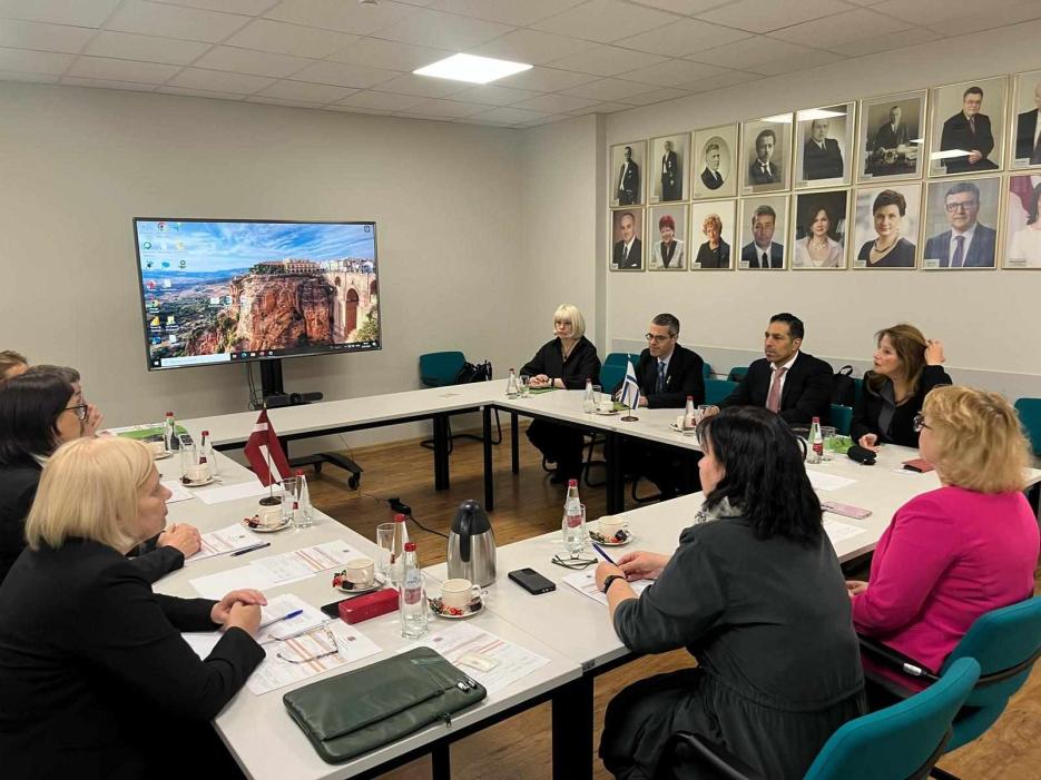 Sociālā vienošanās (photo credit: embassy) Sociālā vienošanās