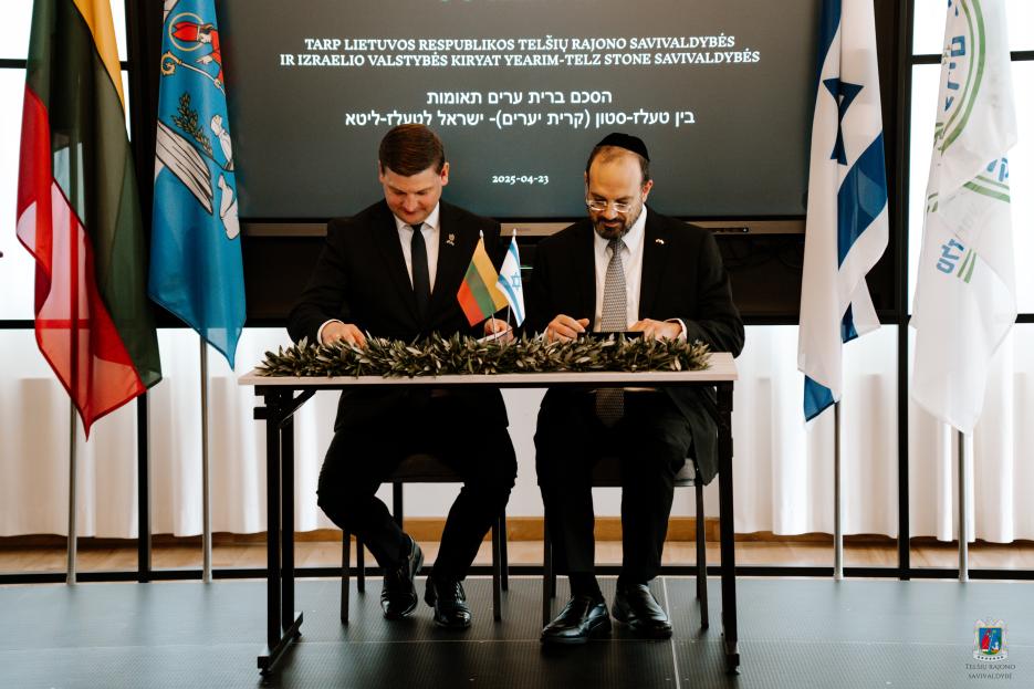 signing a cooperation agreement (photo credit: telšiai district municipality) a cooperation agreement
