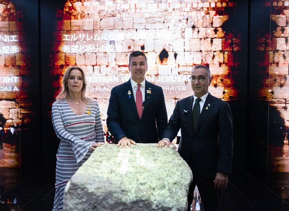 President of Paraguay at the Israel Pavilion (photo credit: Embassy of Israel in Japan) Embassy of Israel in Japan