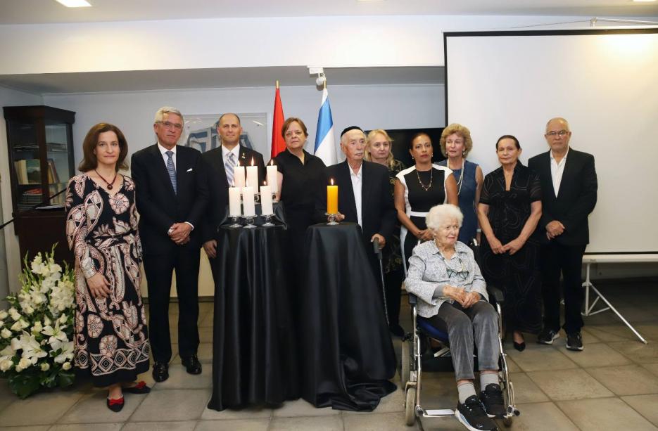 acto de conmemoración (photo credit: IsraelinPeru) holocausto