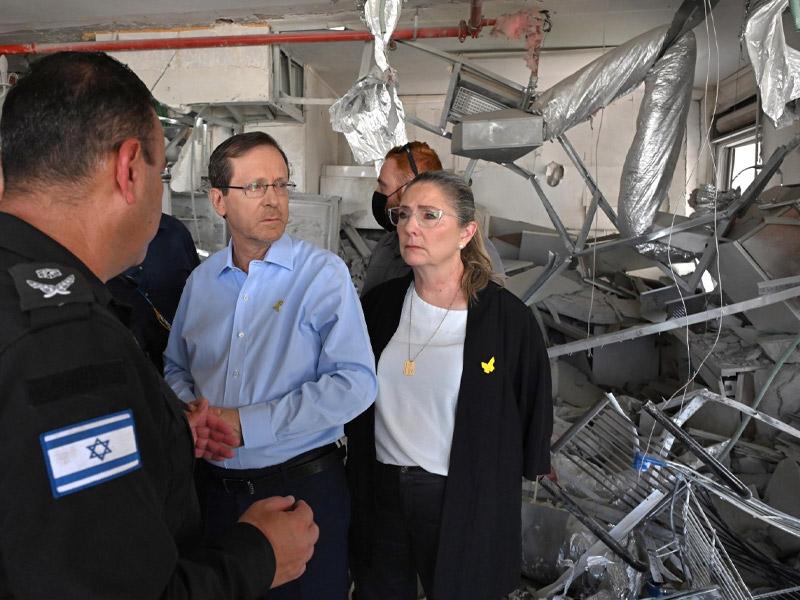 President Herzog visits site of Iranian missile attack (photo credit: GPO/Haim Zach) President Herzog visits site of Iranian missile attack