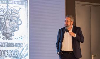 Tzevy Mirkin presenting Hagar Yanai book (photo credit: MFA) Tzevy Mirkin presenting book