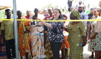 H. E. Shlomit Sufa cutting the ribbon for the newly established gari processing centre 