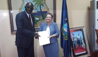 Ambassador Cooper presents credentials to President George Weah