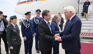 Marking 60 years of diplomatic relations, Presidents of Israel and Germany arrive in Israel